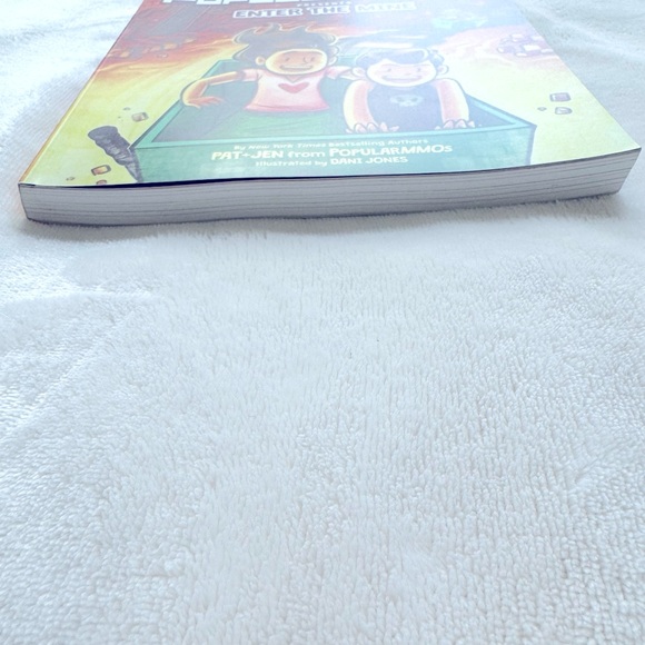 PAT+JEN POPULAR MMOs Presents"ENTER THE MINE"ILLUSTRATED PAPERBACK BOOK-ORIG VGC - Picture 7 of 10